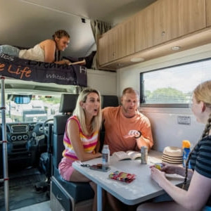Maui Platinum Beach Motorhome – 4 Berth Dinette