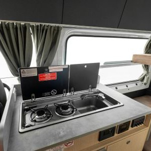 mighty-highball-campervan-2-berth-au-kitchen