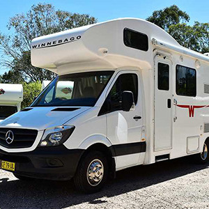 AC Euro Deluxe Motorhome Winnebago – 6 Berth – external photo (2)